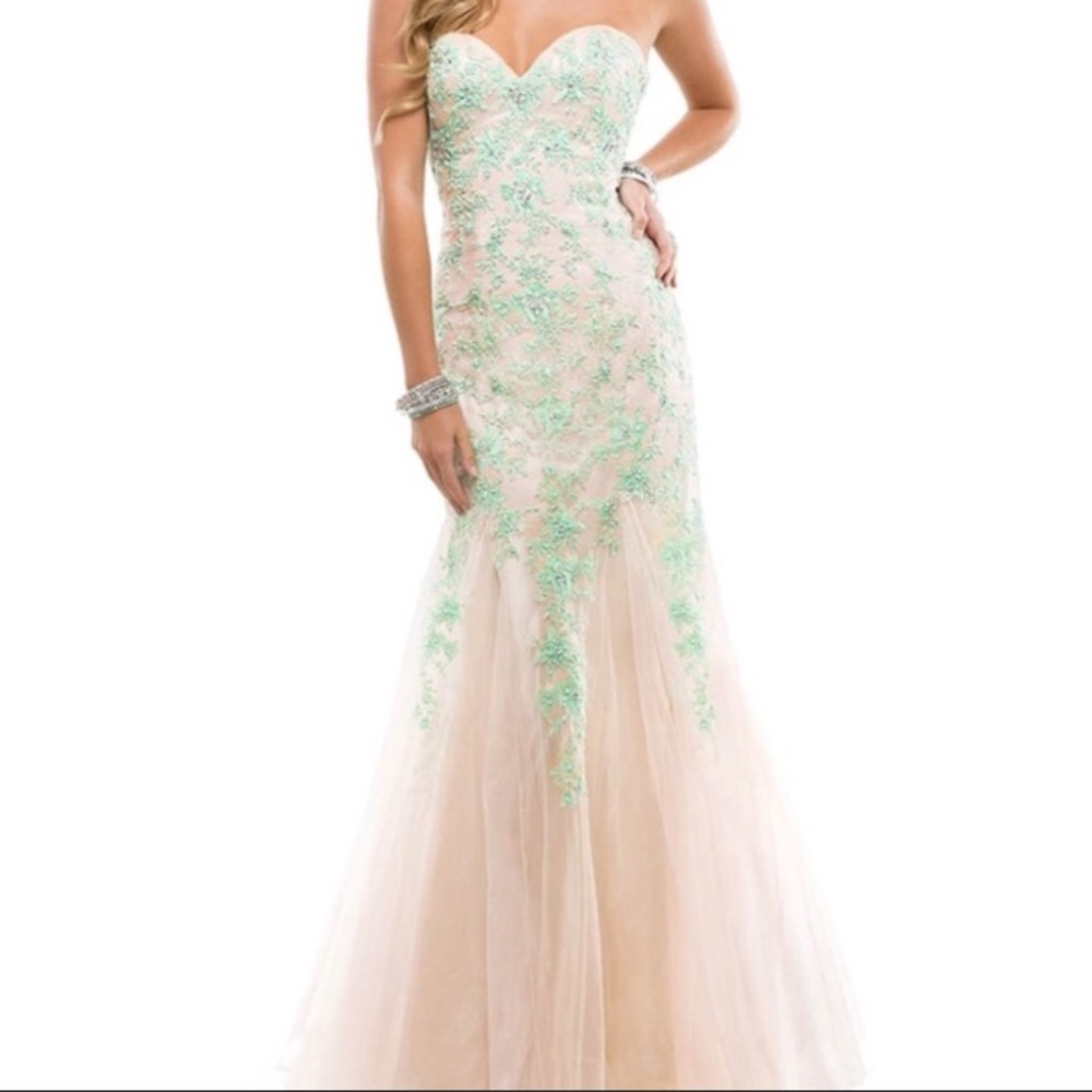 *Reserved* BEAUTIFUL MERMAID PROM DRESS!